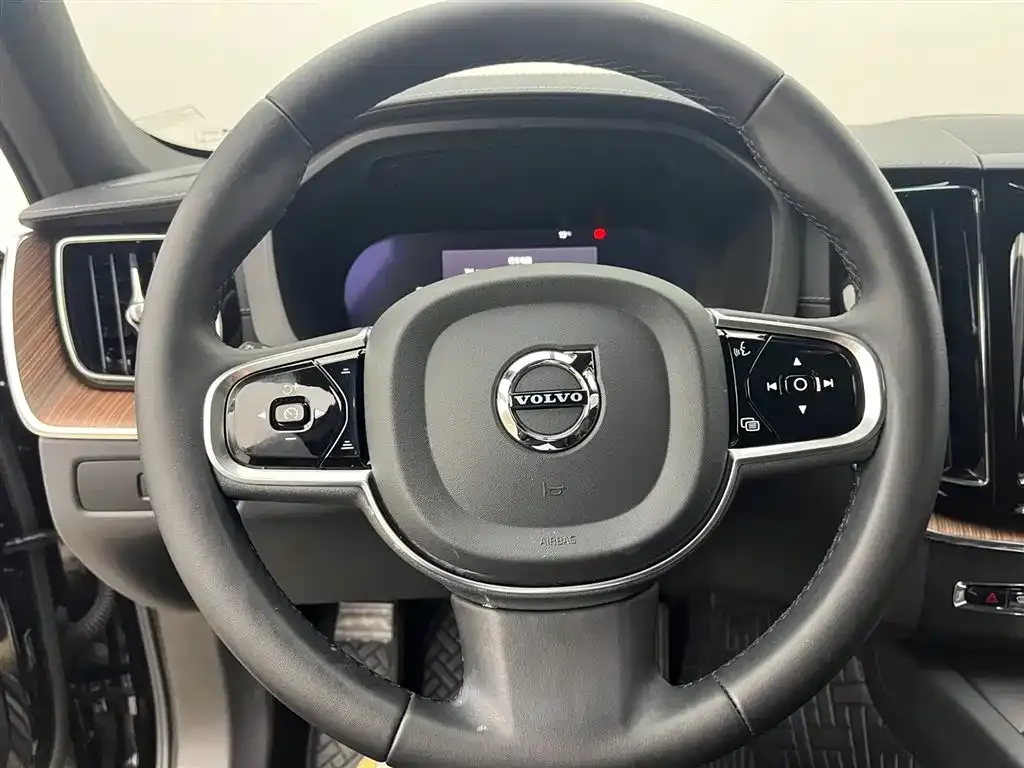 Volvo XC60 2024 из CN, фото 3