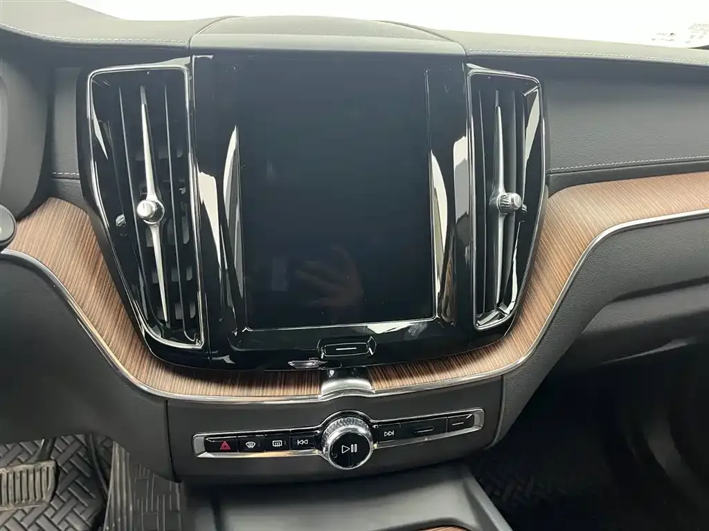 Volvo XC60 2024 из CN, фото 7