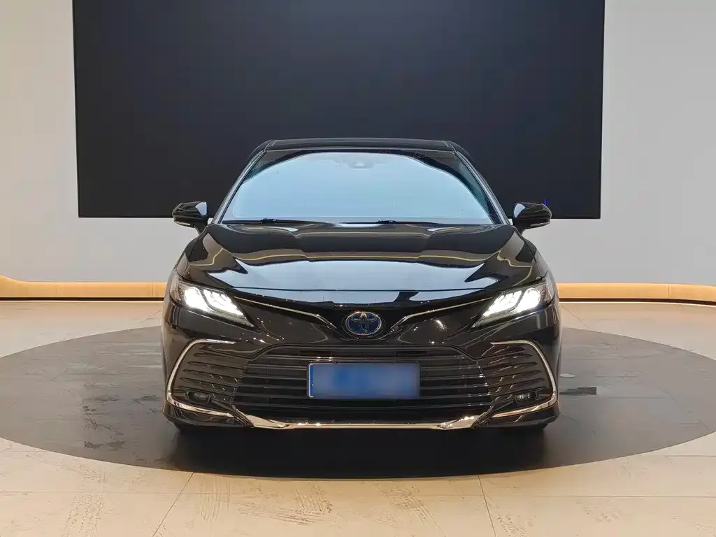 Toyota Camry — фото 2