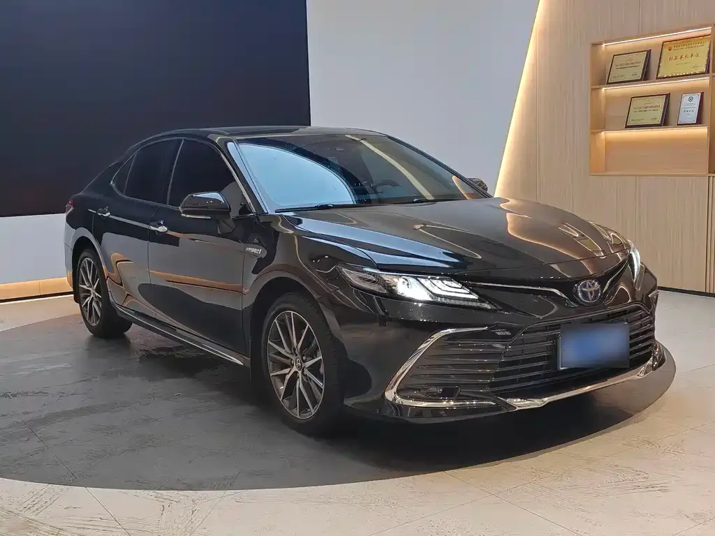 Toyota Camry — фото 9