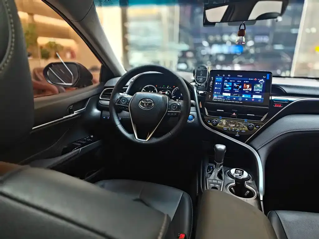 Toyota Camry — фото 6