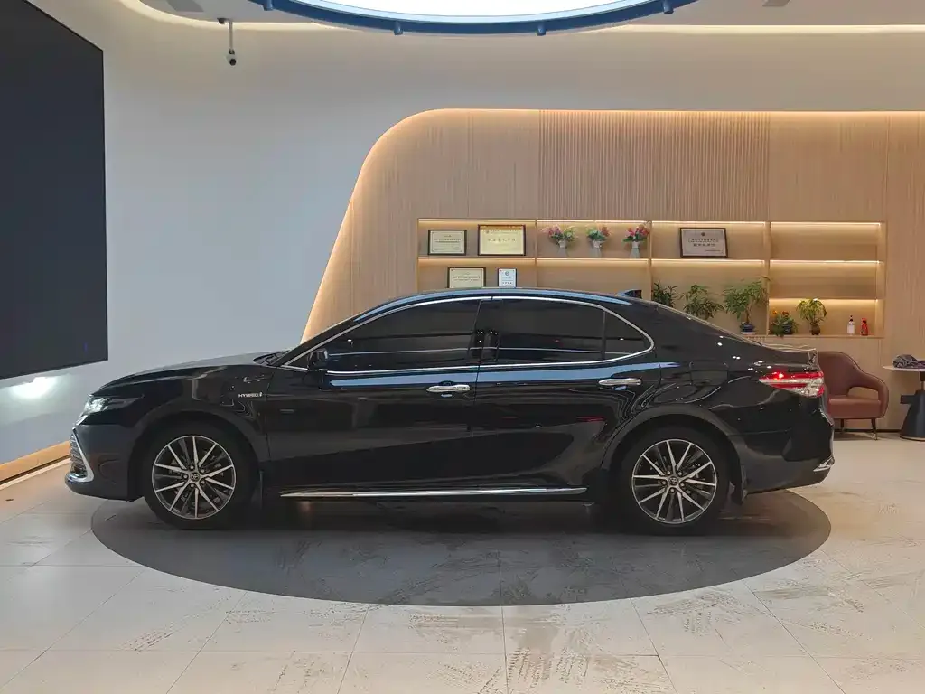 Toyota Camry — фото 4