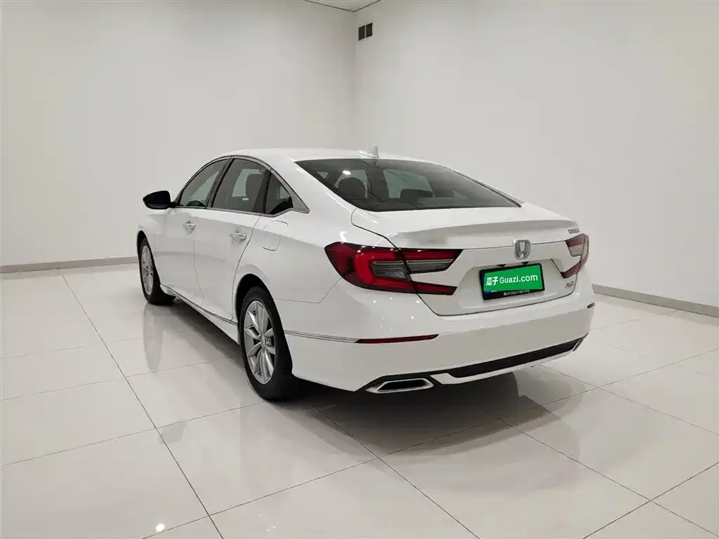 Honda Accord — фото 10