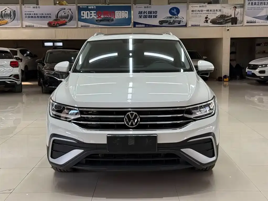Volkswagen Tiguan L — фото 7