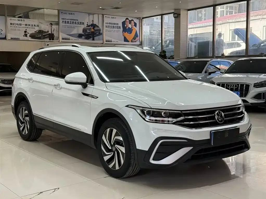 Volkswagen Tiguan L — фото 2