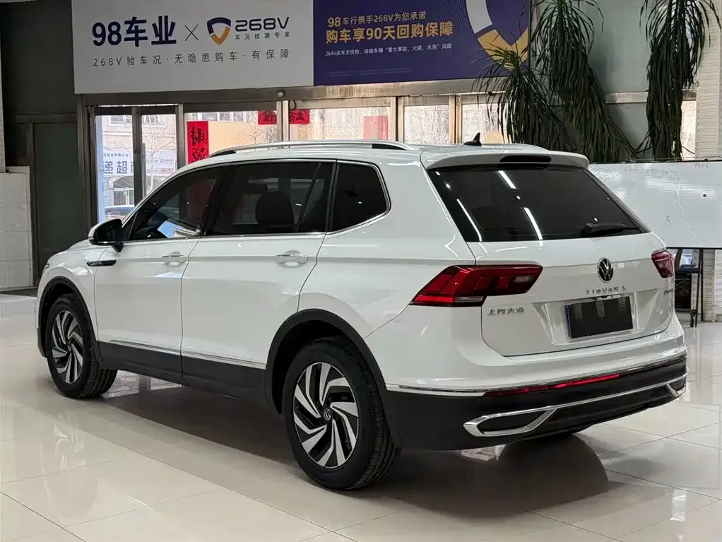 Volkswagen Tiguan L — фото 8
