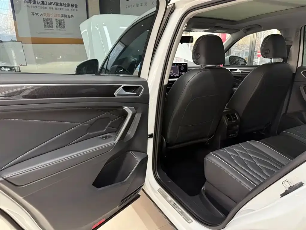 Volkswagen Tiguan L — фото 3