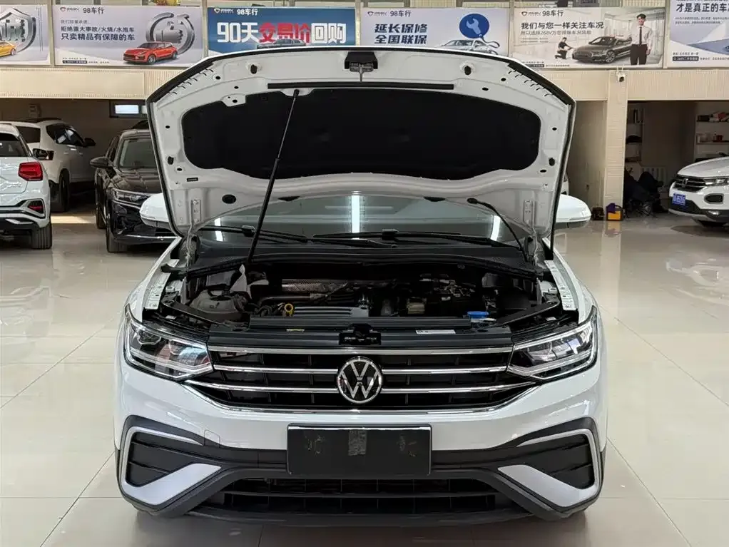 Volkswagen Tiguan L — фото 9