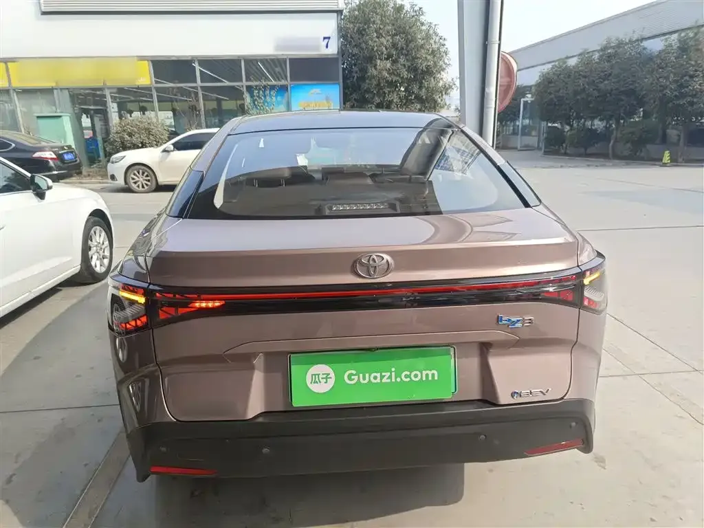 Toyota bZ3 2023 из CN, фото 5