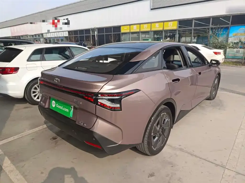 Toyota bZ3 2023 из CN, фото 3
