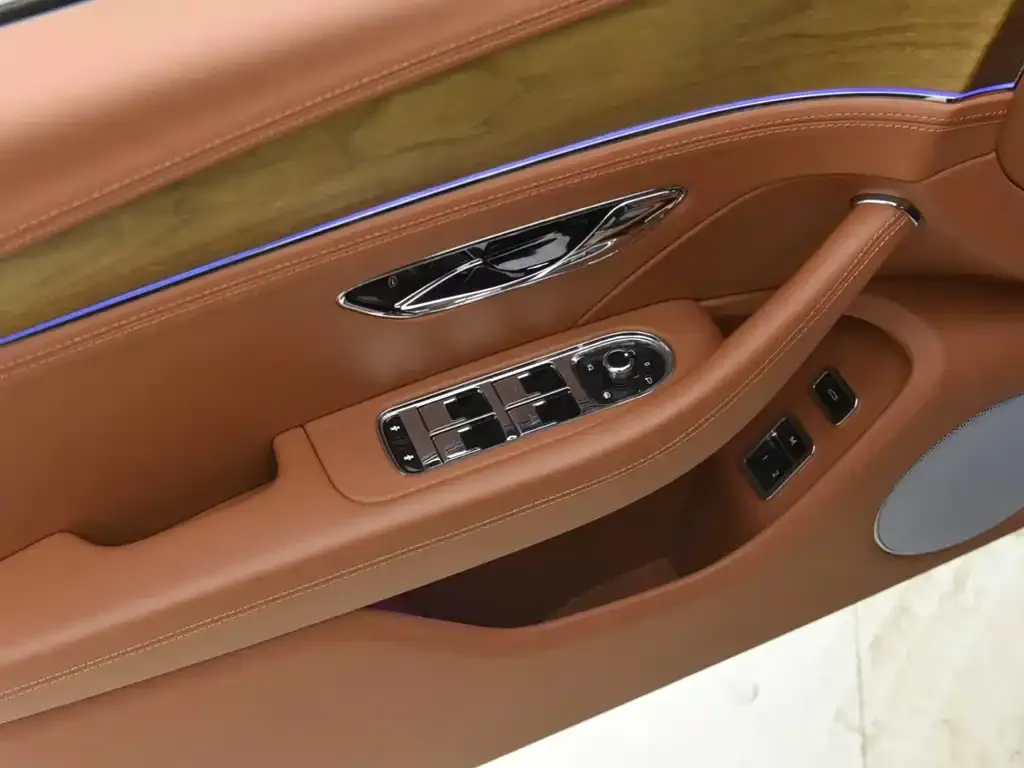 Bentley Flying Spur 2024 из CN, фото 10