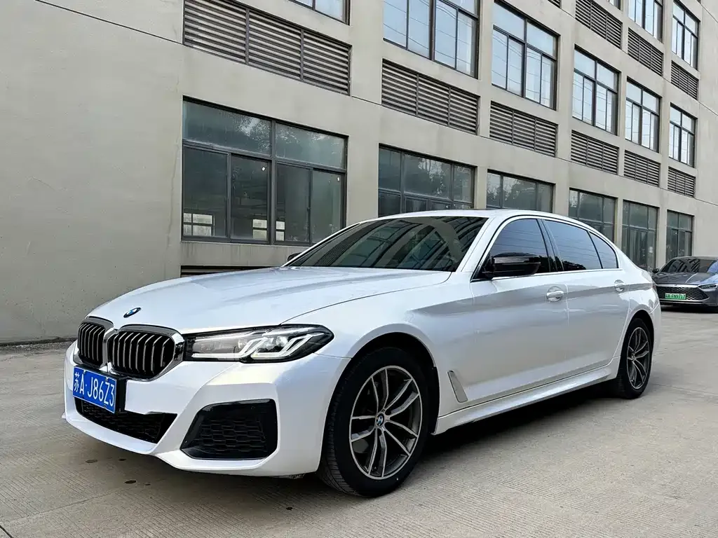 BMW 5 Series — фото 1