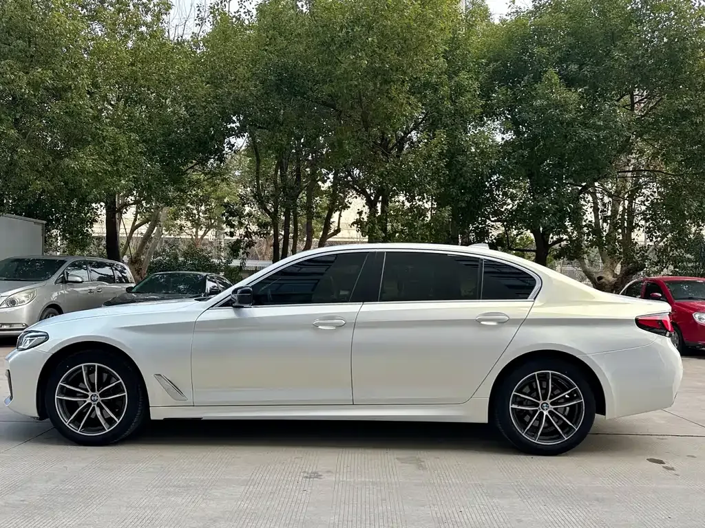 BMW 5 Series — фото 4