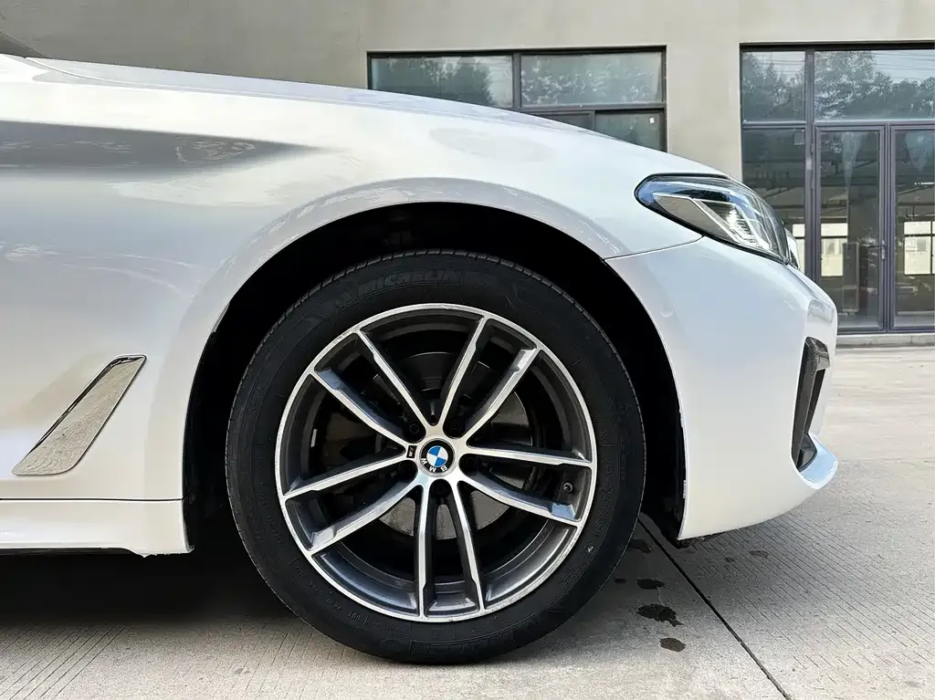BMW 5 Series — фото 10