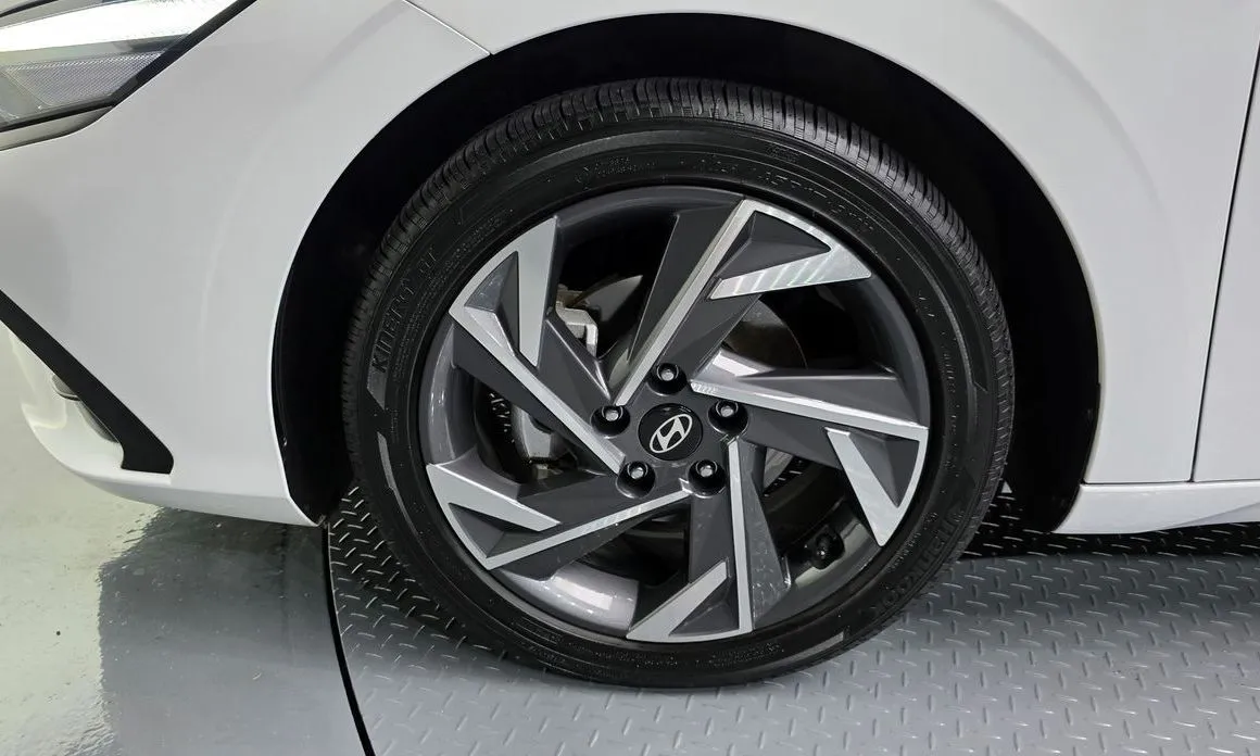 Hyundai AVANTE — фото 3