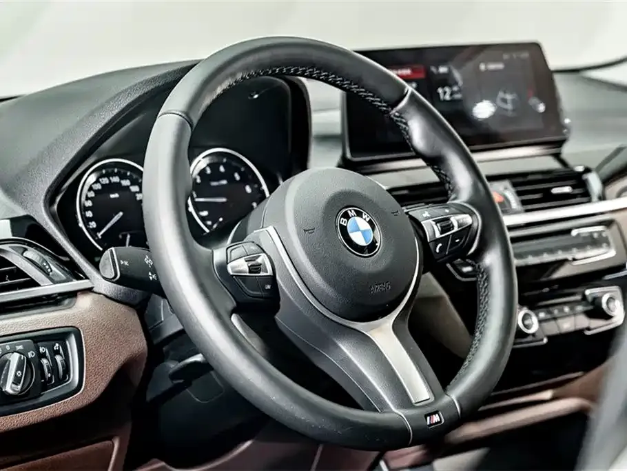 BMW X1 — фото 9
