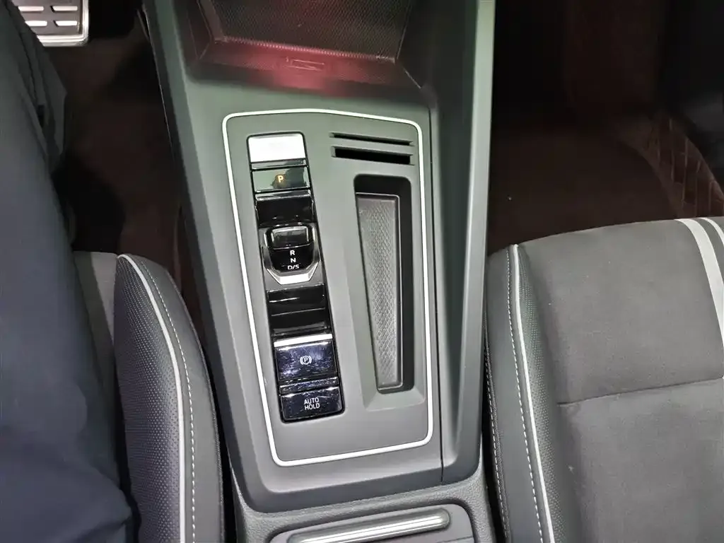 Volkswagen Golf 2023 из CN, фото 10