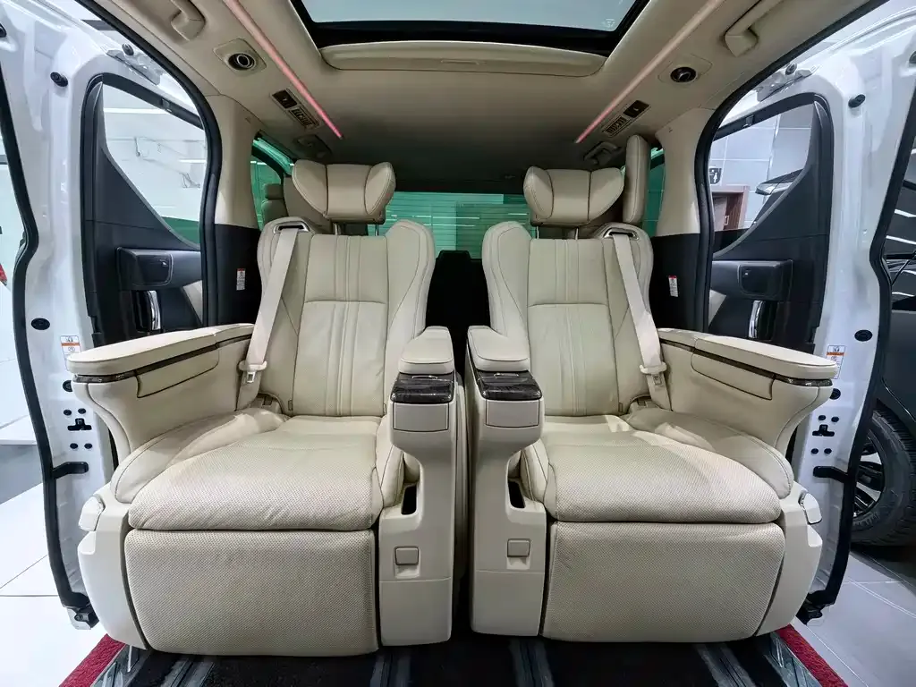 Toyota Alphard — фото 6