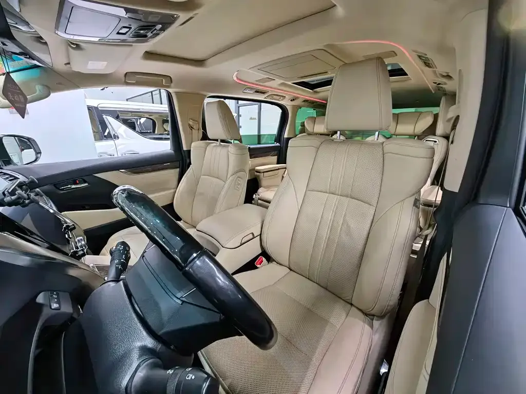 Toyota Alphard — фото 5