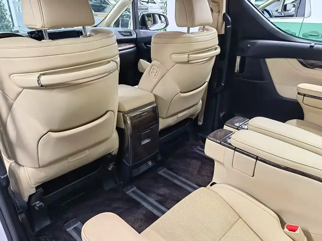 Toyota Alphard — фото 7