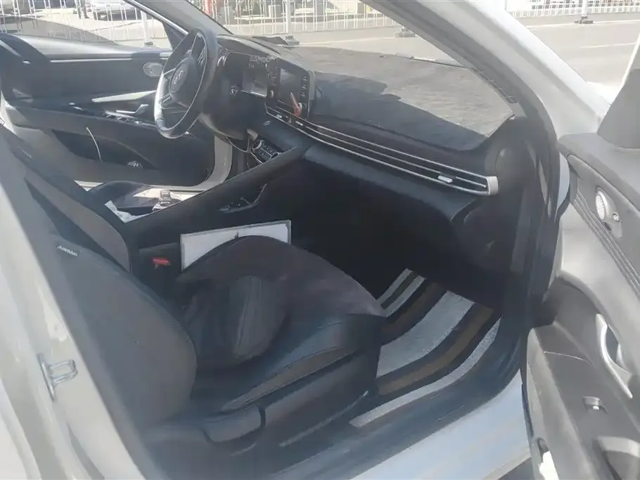 Hyundai Elantra 2023 из CN, фото 10