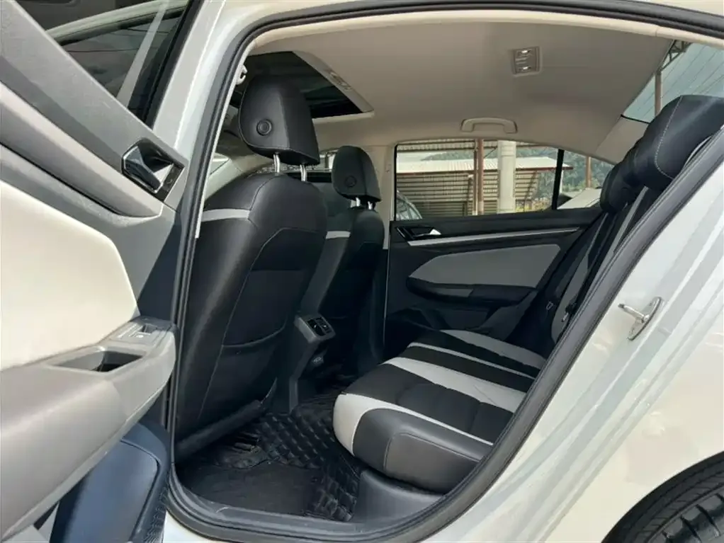 Volkswagen Bora 2023 из CN, фото 8
