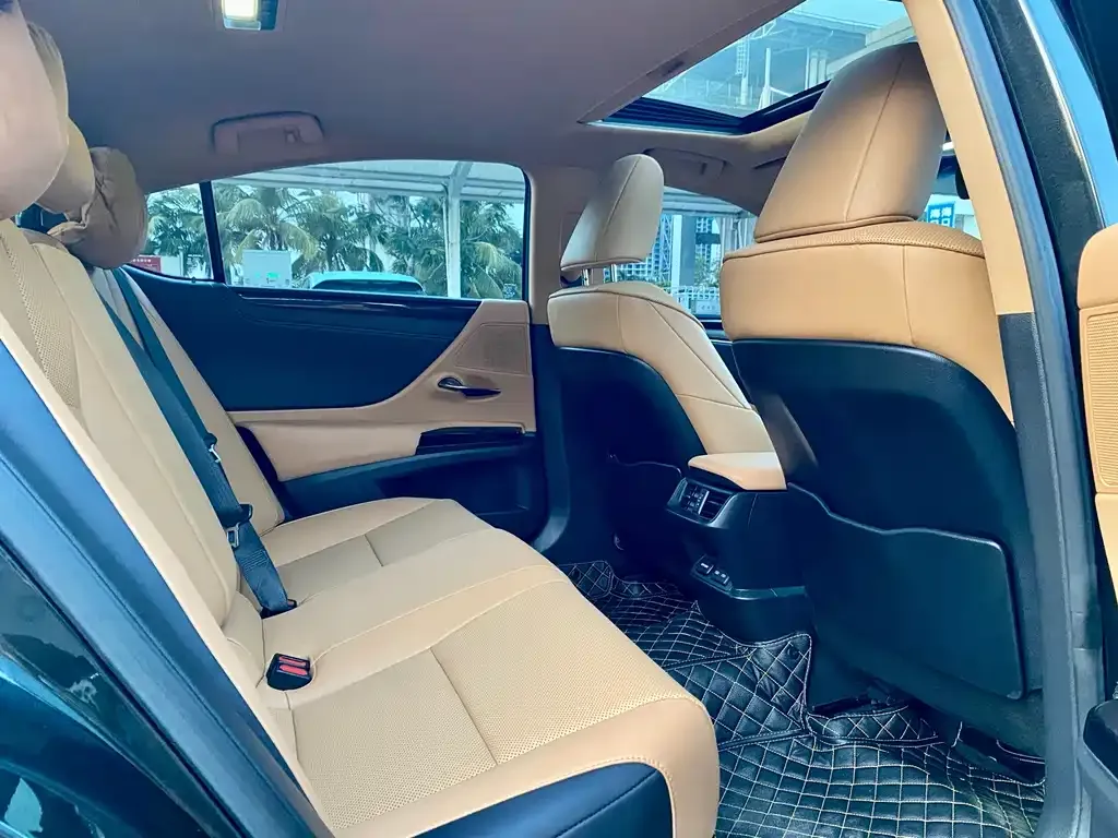 Lexus ES 2023 из CN, фото 2