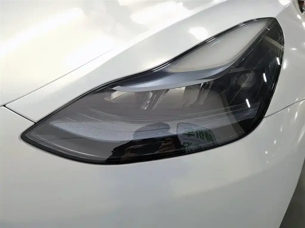 Tesla Model 3 — фото 9