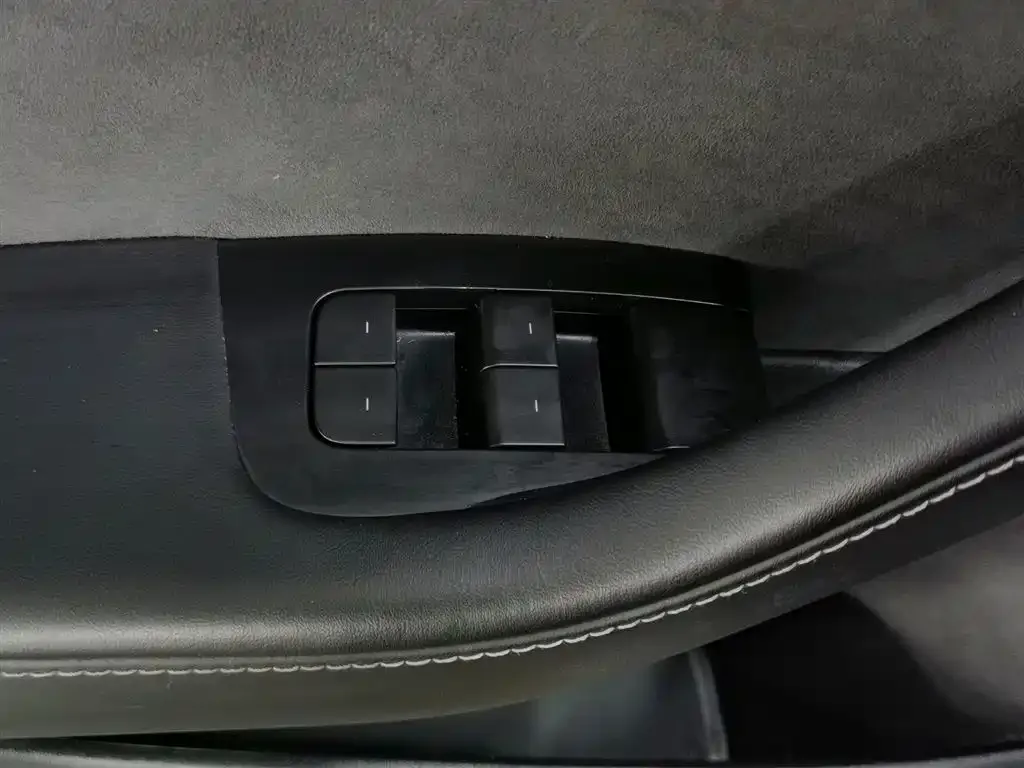Tesla Model 3 — фото 3