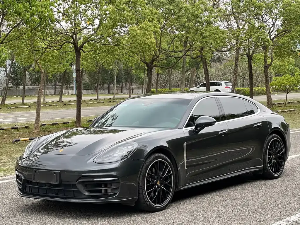 Porsche Panamera — фото 1