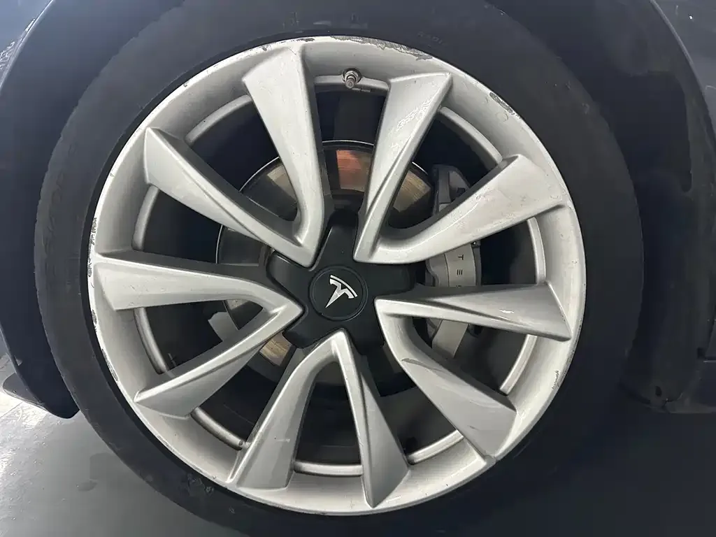 Tesla Model 3 — фото 8