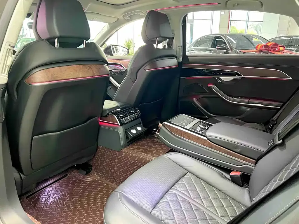 Audi A8 2022 из CN, фото 7