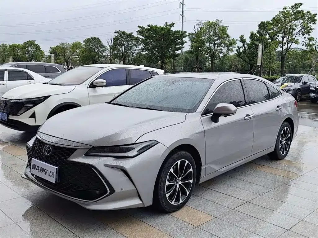 Toyota Avalon — фото 1