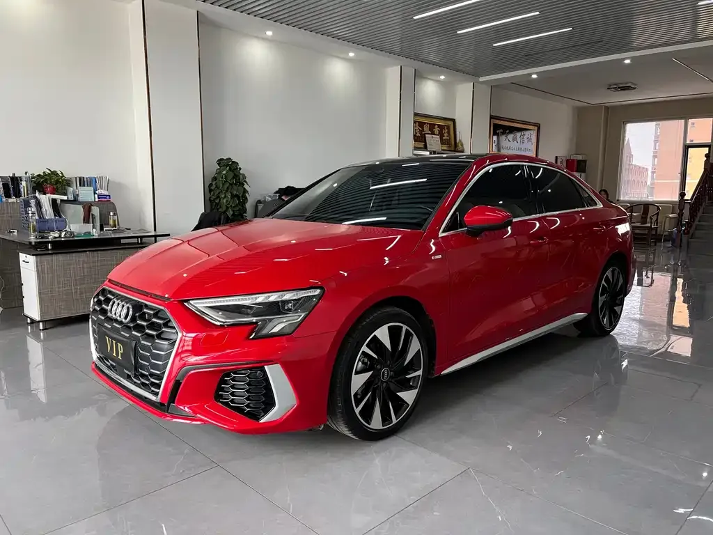Audi A3 — фото 1