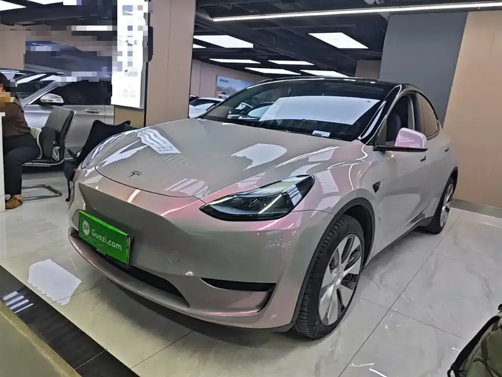 Tesla Model Y — фото 1