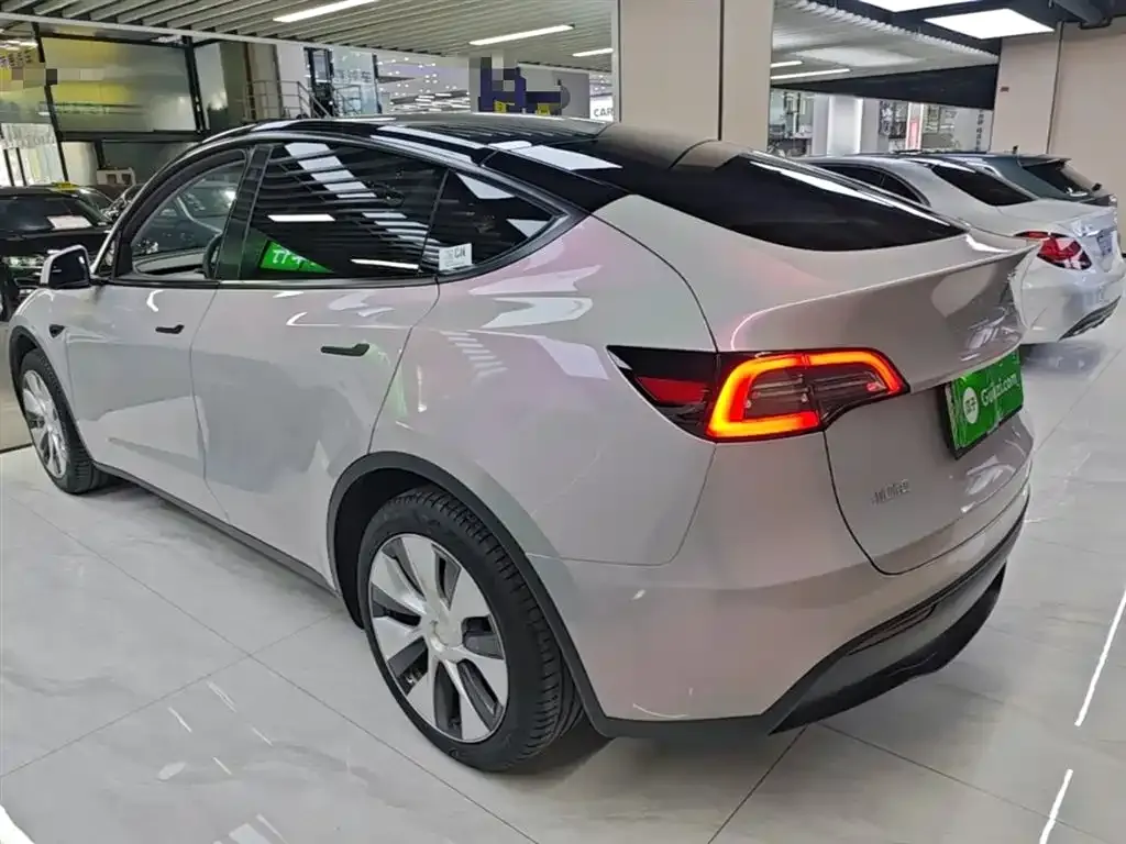 Tesla Model Y — фото 4