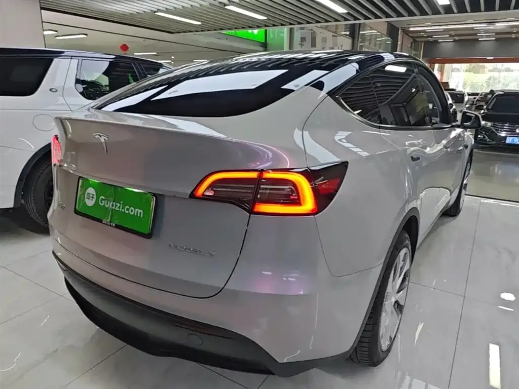 Tesla Model Y — фото 7