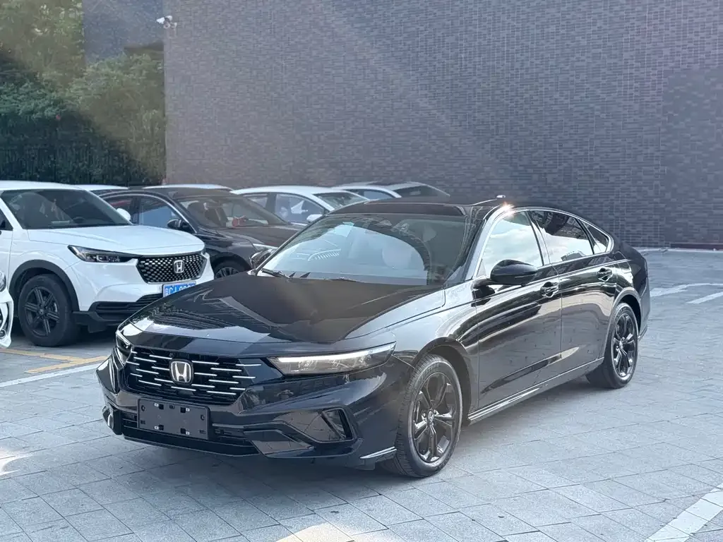 Honda Accord — фото 1
