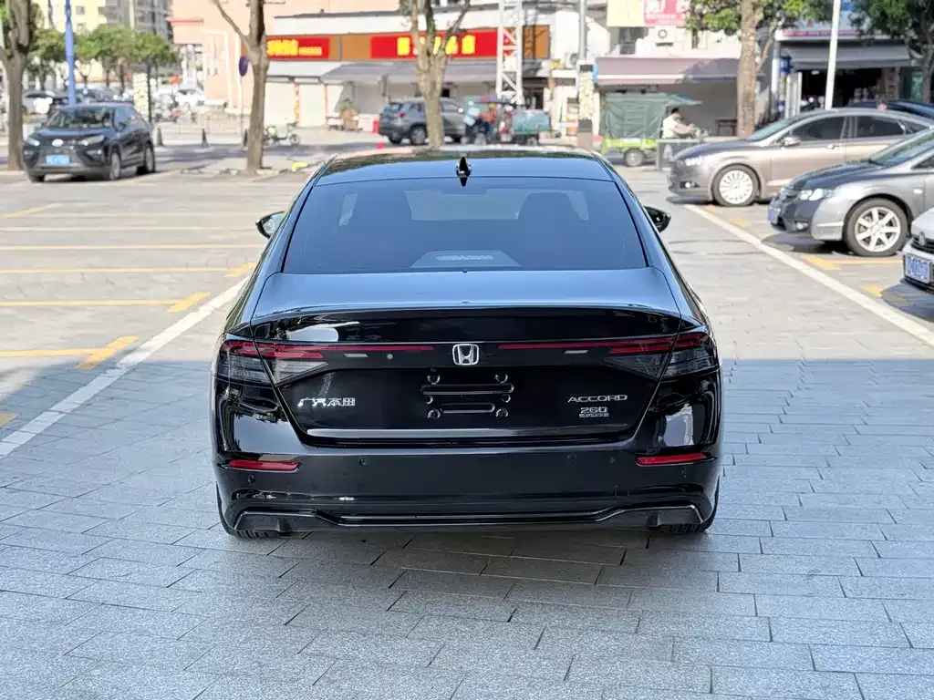 Honda Accord — фото 8