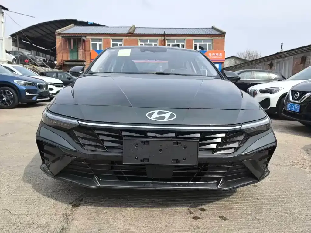 Hyundai Elantra — фото 7
