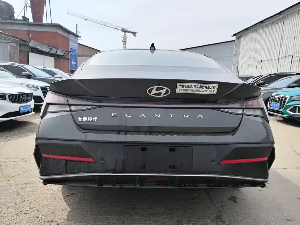 Hyundai Elantra — фото 4
