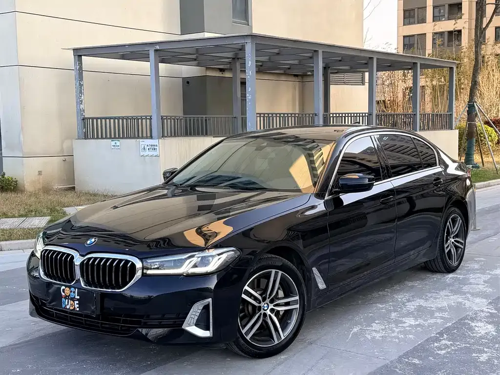 BMW 5 Series — фото 1