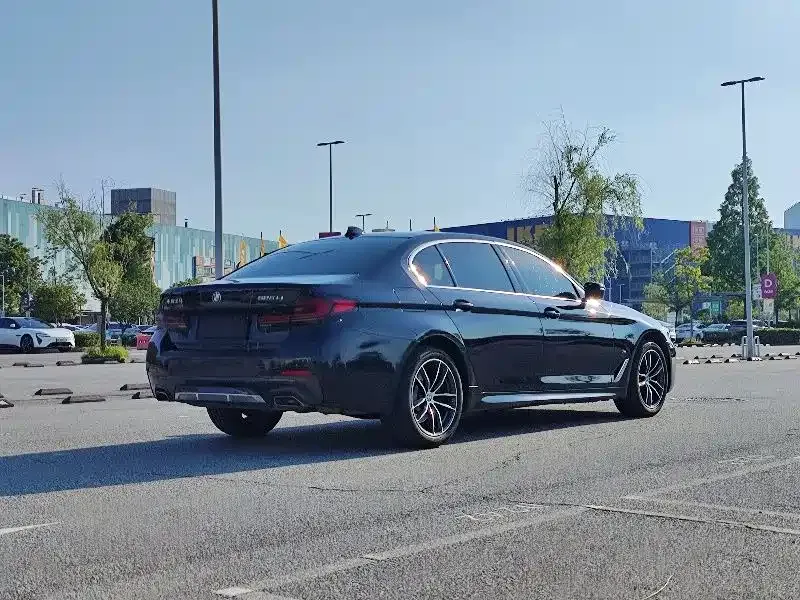 BMW 5 Series — фото 10