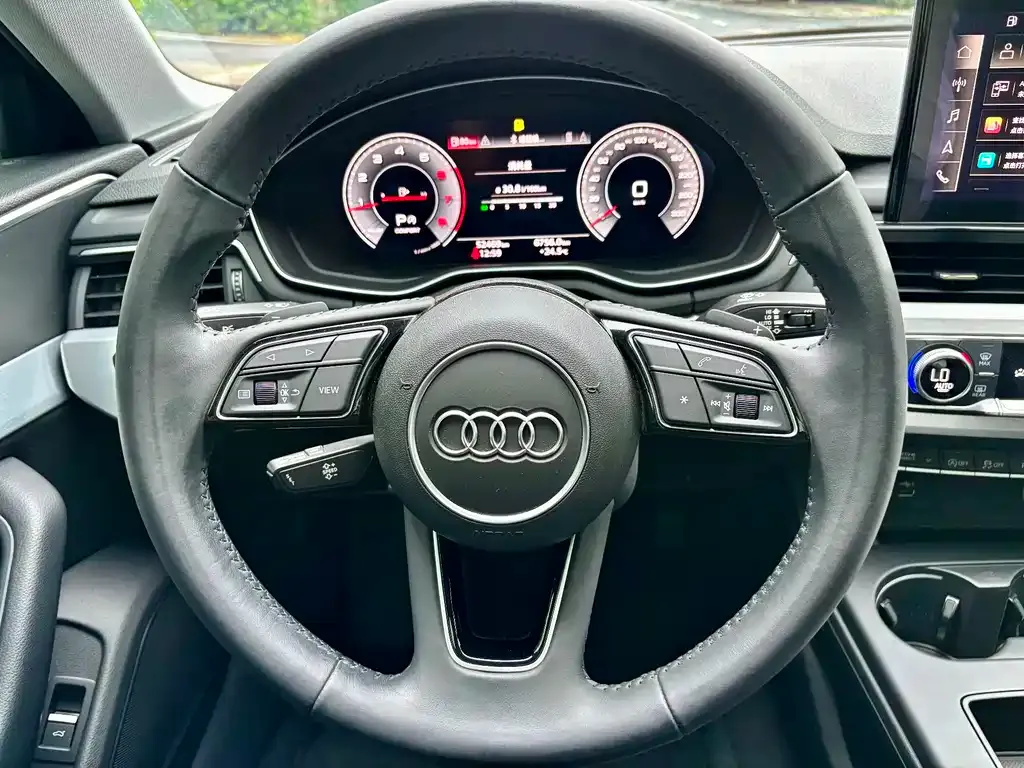 Audi A4L 2021 из CN, фото 4