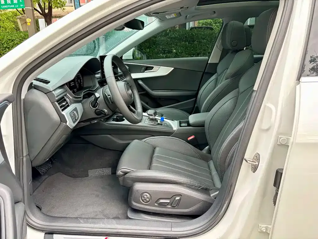 Audi A4L 2021 из CN, фото 7