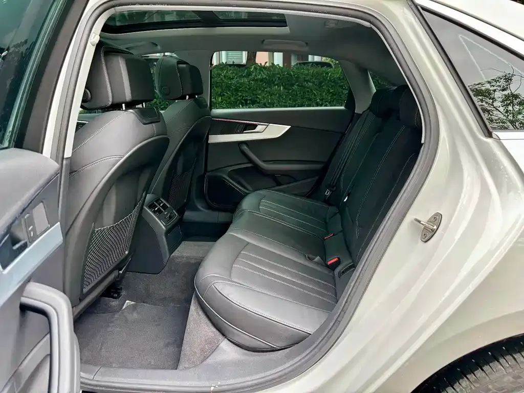 Audi A4L 2021 из CN, фото 8