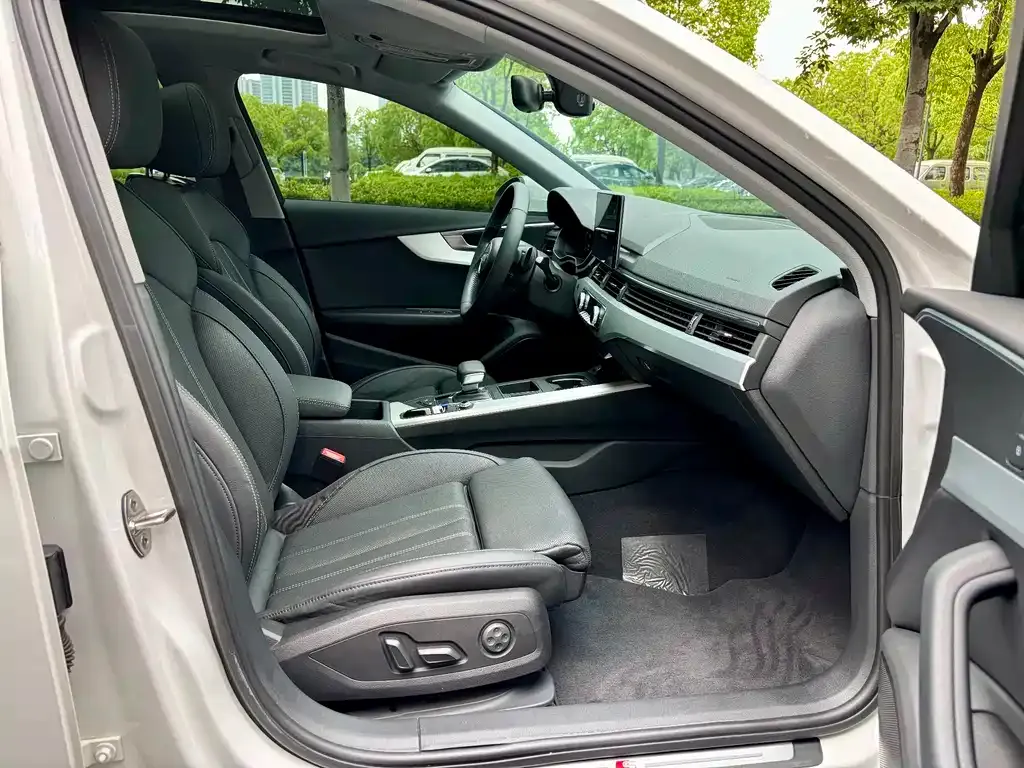 Audi A4L 2021 из CN, фото 6