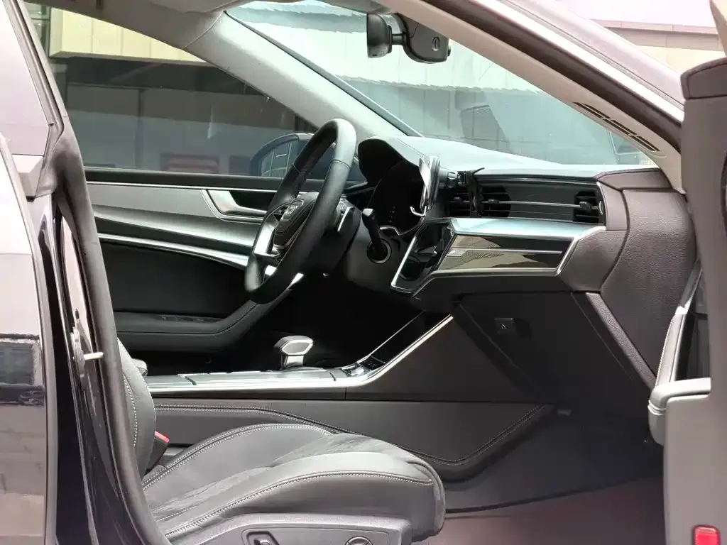 Audi A7L 2024 из CN, фото 3