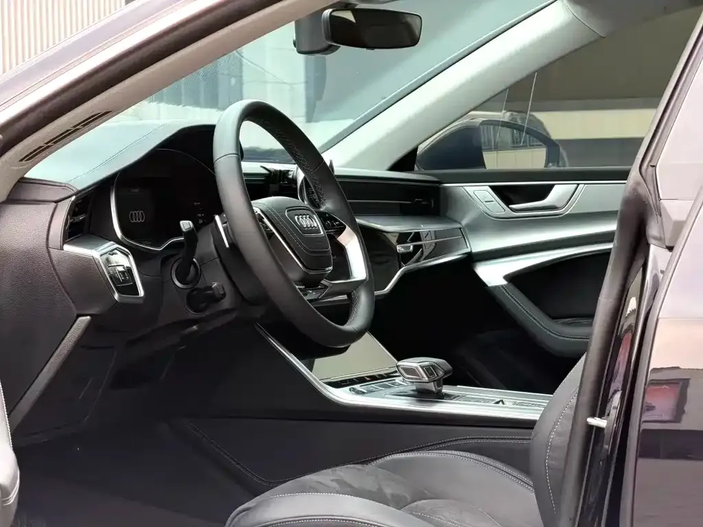 Audi A7L 2024 из CN, фото 6
