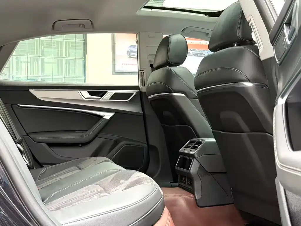 Audi A7L 2024 из CN, фото 5